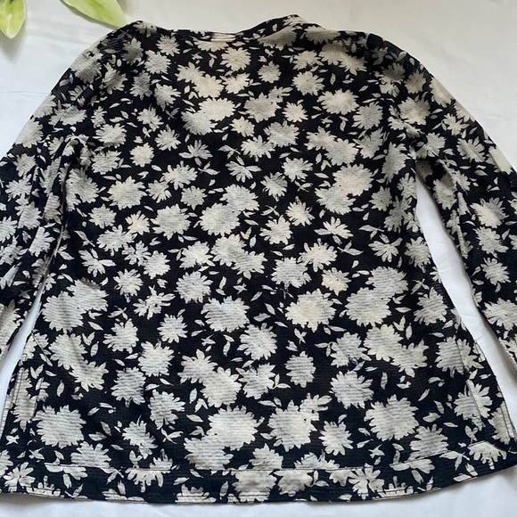 ⭐️Tory Burch Black and White Floral Print Blouse⭐️ - Picture 10 of 10